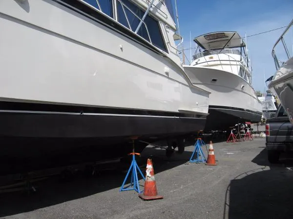 Slide: The Image of Hatteras 43 Convertible 1984 - 11