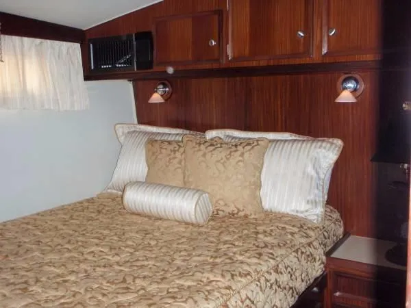 Slide: The Image of Hatteras 43 Convertible 1984 - 6
