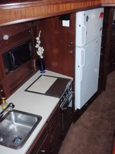 Slide: The Image of Hatteras 43 Convertible 1984 - 7
