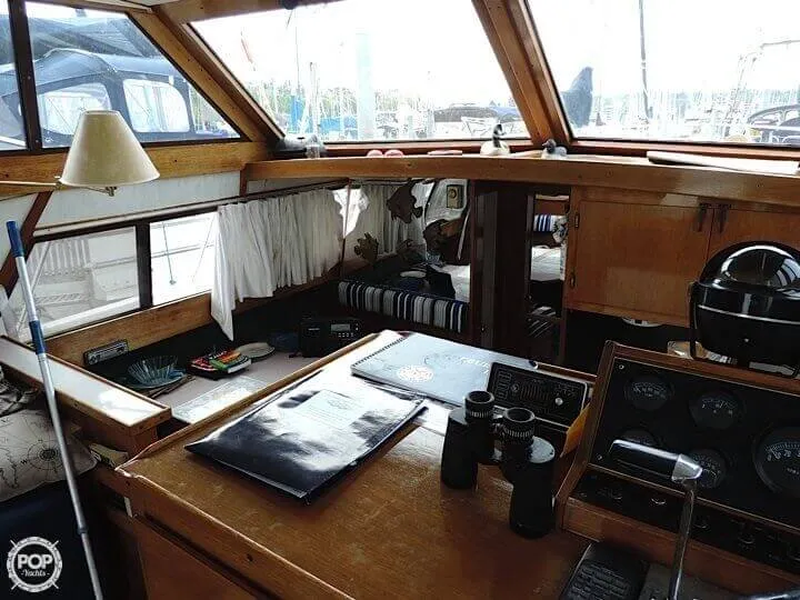 Slide: The Image of Carver Yachts 3326 Voyager 1978 - 2