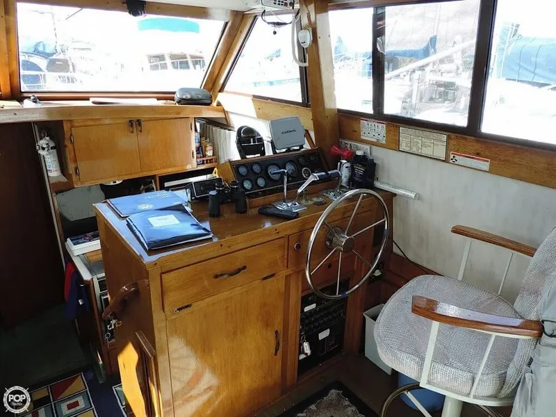 Slide: The Image of Carver Yachts 3326 Voyager 1978 - 5