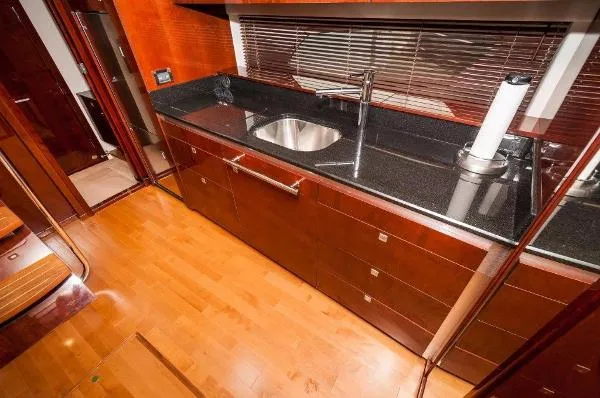 Slide: The Image of Sea Ray 470 Sundancer 2011 - 9