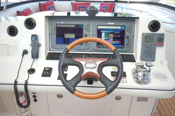 Slide: The Image of Sea Ray 550 Sedan Bridge 2005 - 11