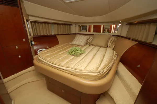 Slide: The Image of Sea Ray 550 Sedan Bridge 2005 - 8