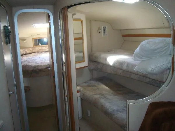 Slide: The Image of Sea Ray 400 Express Cruiser 1995 - 10