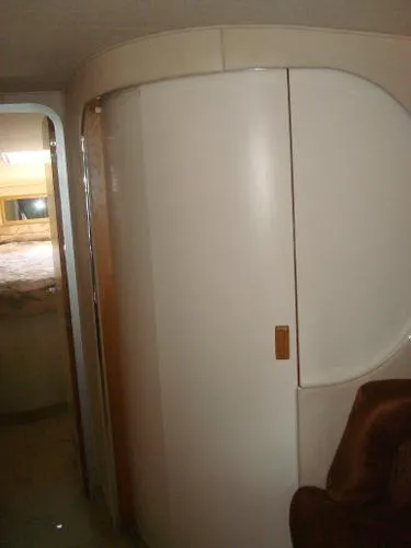 Slide: The Image of Sea Ray 400 Express Cruiser 1995 - 11