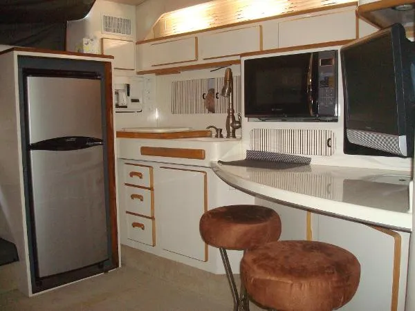 Slide: The Image of Sea Ray 400 Express Cruiser 1995 - 5