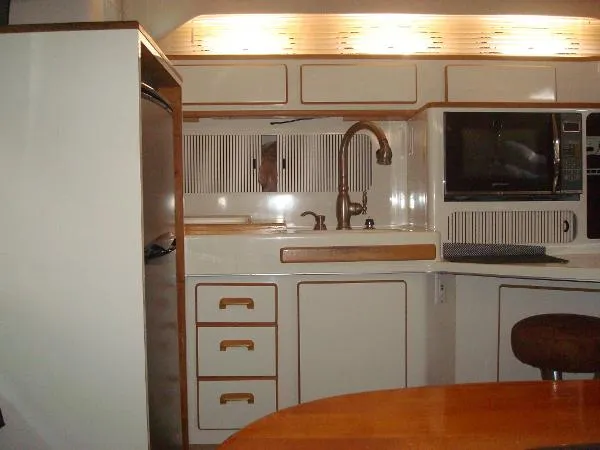 Slide: The Image of Sea Ray 400 Express Cruiser 1995 - 8