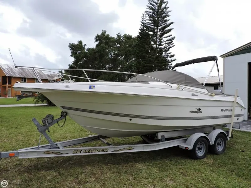 Slide: The Image of Wellcraft 220 Sportsman 2004 - 1