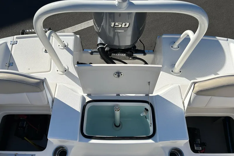 Slide: The Image of 2016 Robalo R200 Center Console boat with Yamaha 150 engine, featuring a livewell. - 15
