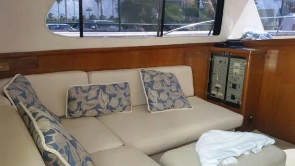 Slide: The Image of Bertram 33 Flybridge Cruiser 1988 - 1