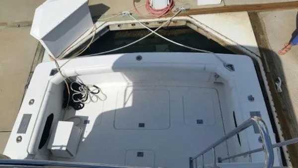 Slide: The Image of Bertram 33 Flybridge Cruiser 1988 - 10