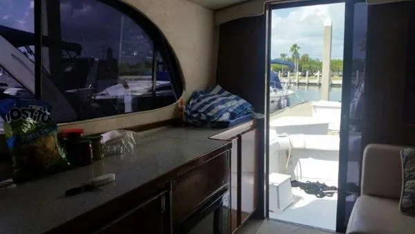 Slide: The Image of Bertram 33 Flybridge Cruiser 1988 - 3