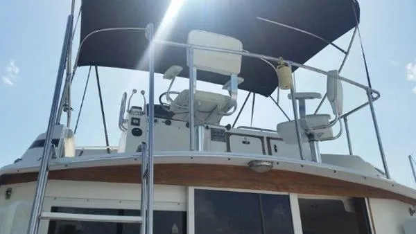Slide: The Image of Bertram 33 Flybridge Cruiser 1988 - 9