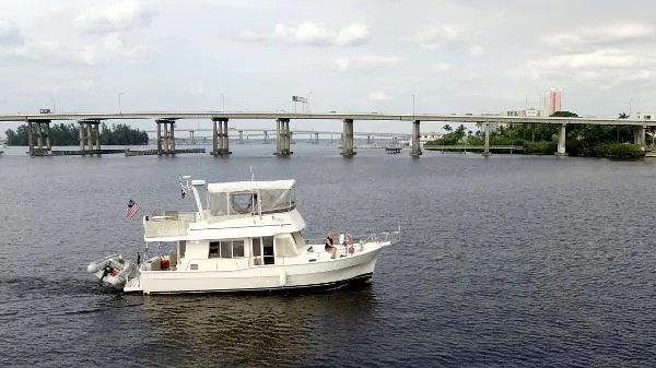 Slide: The Image of Mainship "400" Trawler 2004 - 1