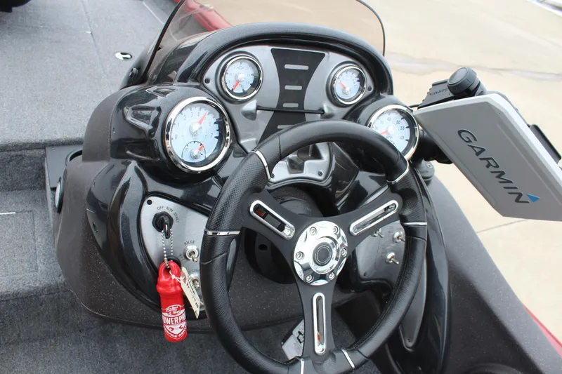 Slide: The Image of 2023 Tracker Pro Team 175 TXW dashboard with steering wheel and Garmin device. - 15
