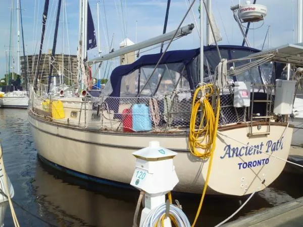 Slide: The Image of Island Packet 38 Cutter 1990 - 2