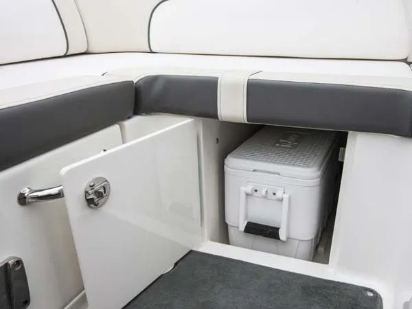 Slide: The Image of Sea Ray 240 Sundeck Outboard 2014 - 6