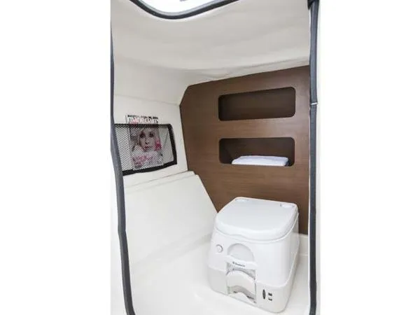 Slide: The Image of Sea Ray 240 Sundeck Outboard 2014 - 7