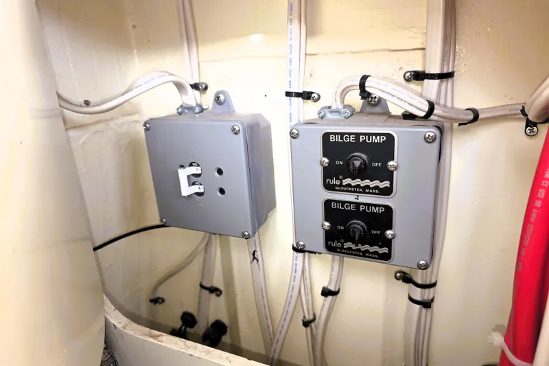 Slide: The Image of Bilge pump control panel on a 2016 Custom 25 Tug boat. - 27
