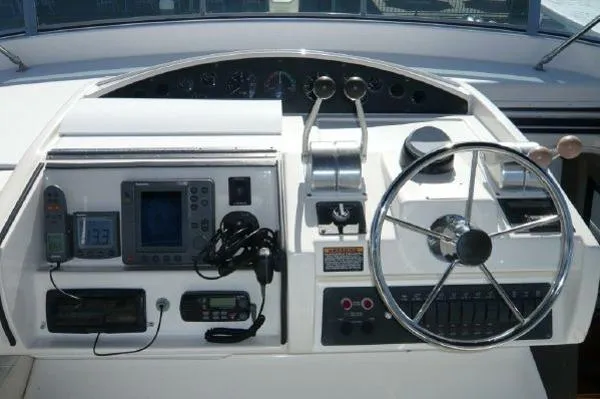 Slide: The Image of Bayliner 5288 Pilot House Motoryacht 2001 - 11