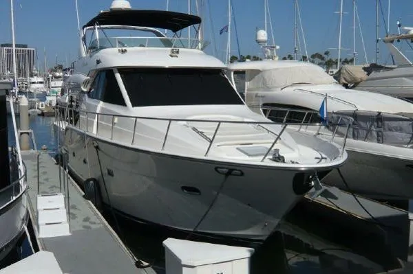 Slide: The Image of Bayliner 5288 Pilot House Motoryacht 2001 - 3