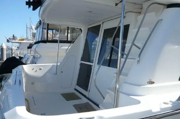 Slide: The Image of Bayliner 5288 Pilot House Motoryacht 2001 - 5