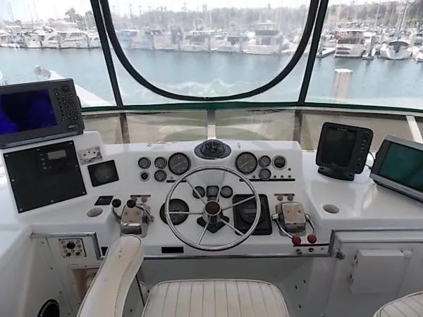 Slide: The Image of Uniflite Yachtfisher 1981 - 7