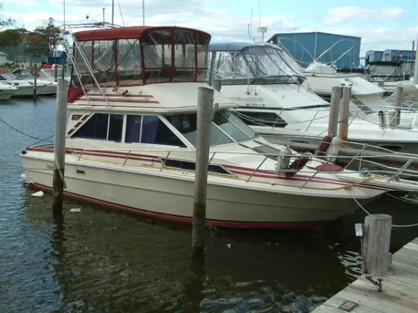 Slide: The Image of Sea Ray 310 Sedan Bridge 1981 - 0