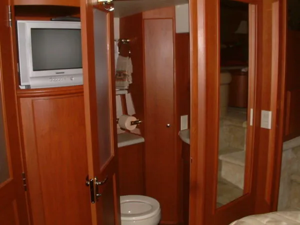 Slide: The Image of Silverton 390 Aft Cabin 2004 - 6