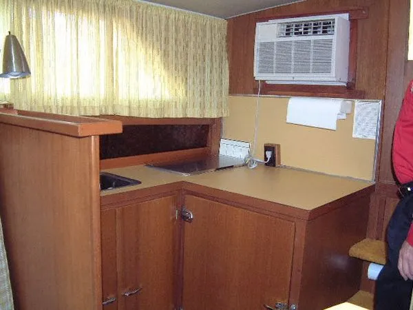 Slide: The Image of Chris-Craft Commander 1969 - 4