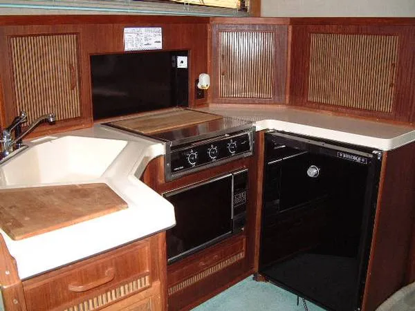 Slide: The Image of Sea Ray 34 Express 1986 - 5