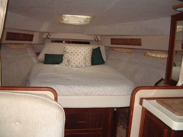 Slide: The Image of Sea Ray Express Cruiser 1986 - 1