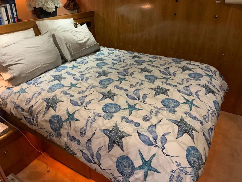 Slide: The Image of Bedroom in a 2001 Californian 39 yacht with starfish bedding. - 22