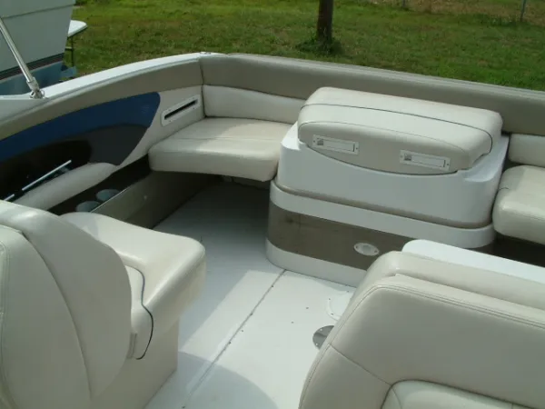 Slide: The Image of Four Winns 225 Sundowner 1999 - 4