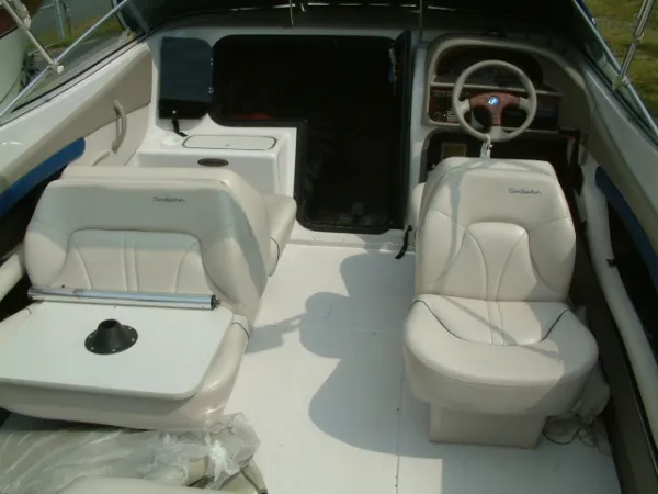Slide: The Image of Four Winns 225 Sundowner 1999 - 7