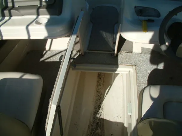 Slide: The Image of Sea Ray Sport 2004 - 10