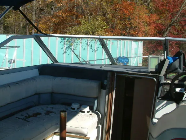 Slide: The Image of Bayliner 2850 Contessa 1986 - 5