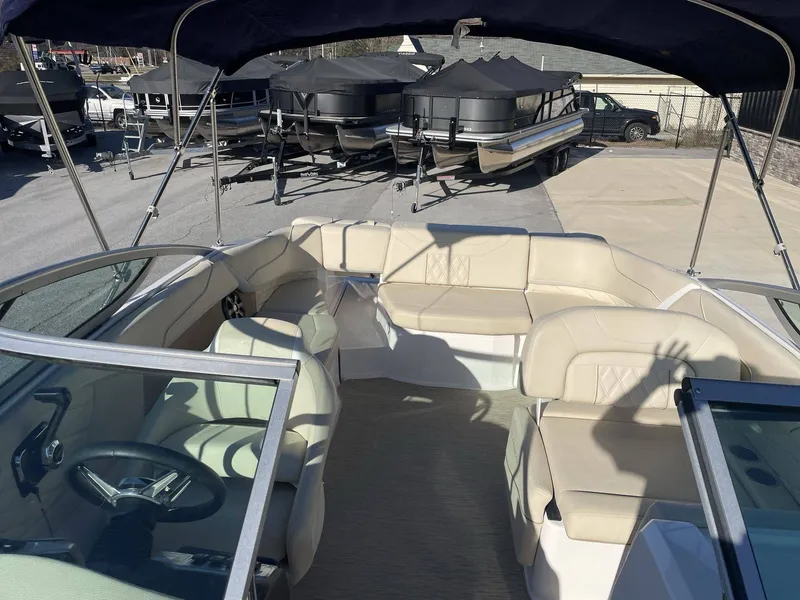 Slide: The Image of Regal 22 FasDeck 2018 - 15