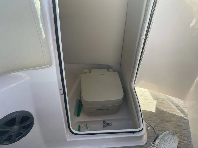 Slide: The Image of Regal 22 FasDeck 2018 - 18