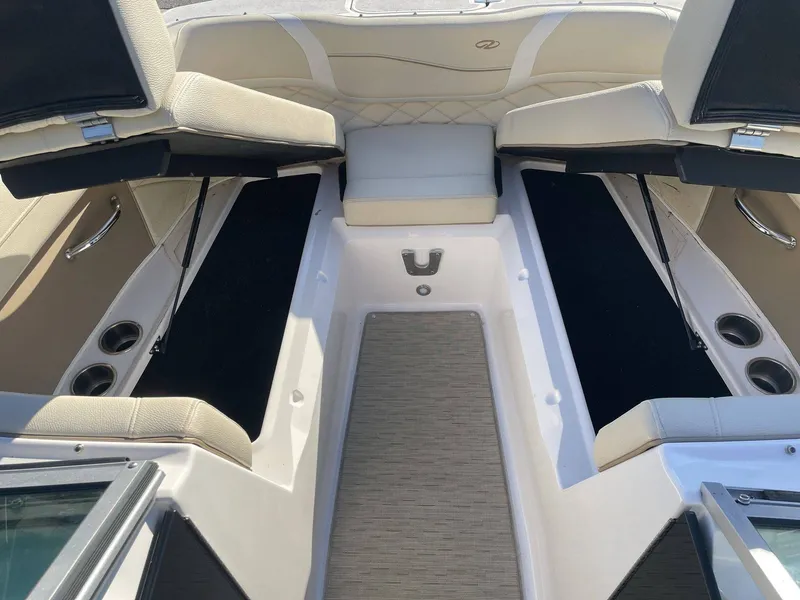 Slide: The Image of Regal 22 FasDeck 2018 - 24