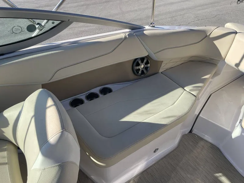 Slide: The Image of Regal 22 FasDeck 2018 - 33