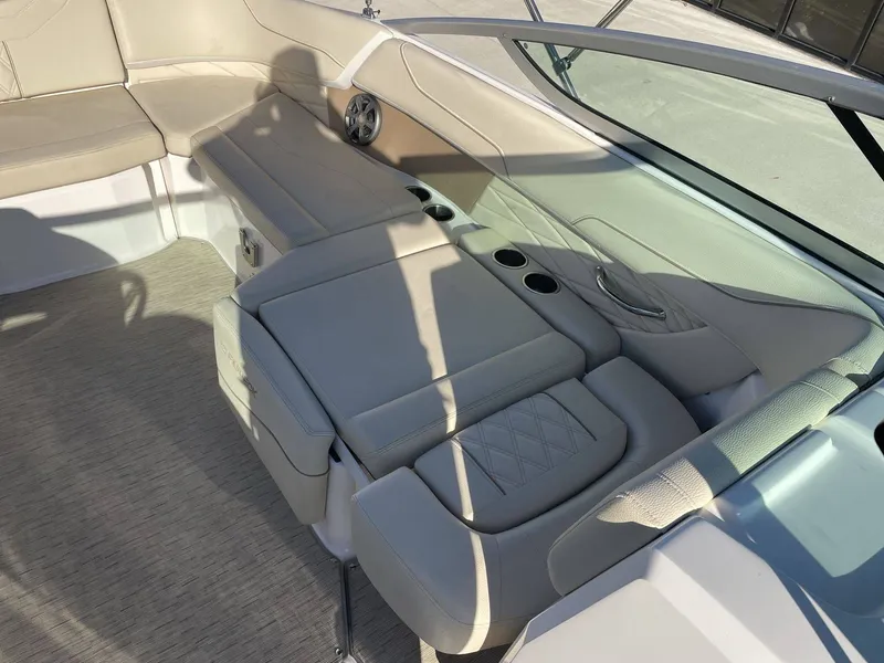 Slide: The Image of Regal 22 FasDeck 2018 - 34