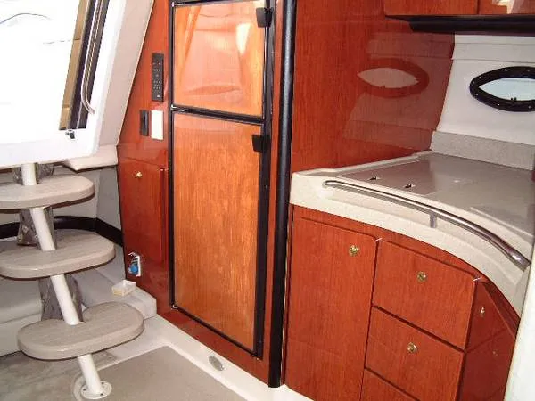 Slide: The Image of Wellcraft 3700 Martinique 2000 - 3
