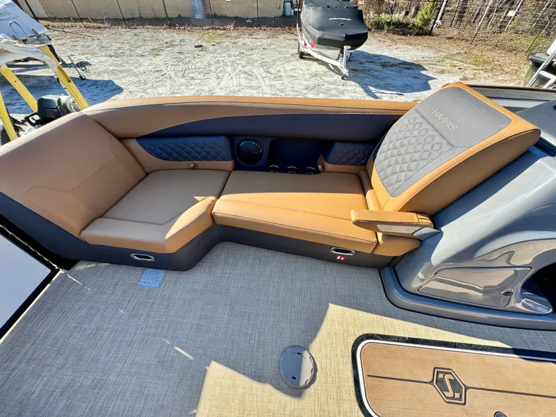 Slide: The Image of Harris Sunliner 230 2026 - 12