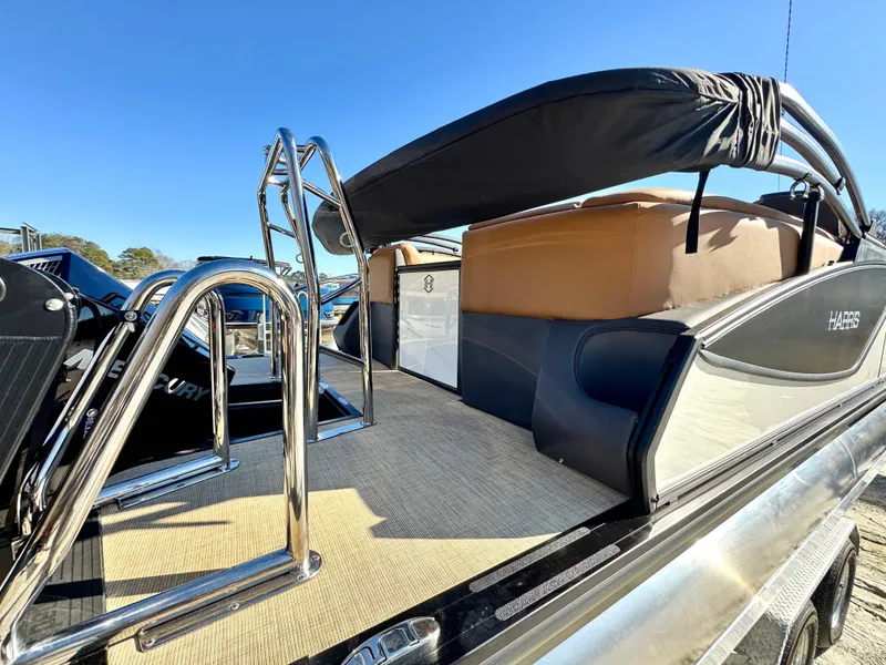 Slide: The Image of Harris Sunliner 230 2026 - 14