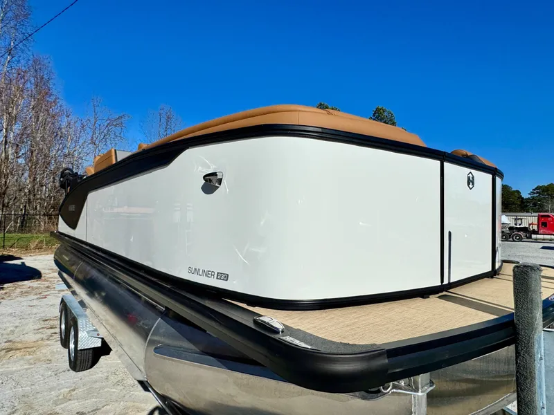 Slide: The Image of Harris Sunliner 230 2026 - 4