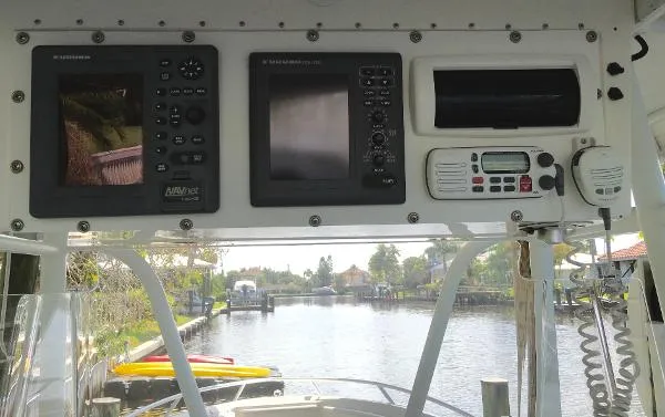 Slide: The Image of Fountain 31 Center Console 2003 - 3