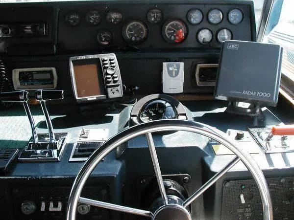 Slide: The Image of Sea Ray 390 EC 1986 - 1