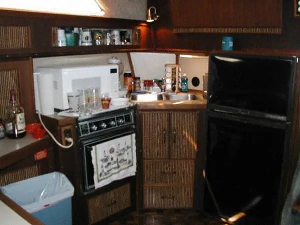 Slide: The Image of Sea Ray 390 EC 1986 - 2